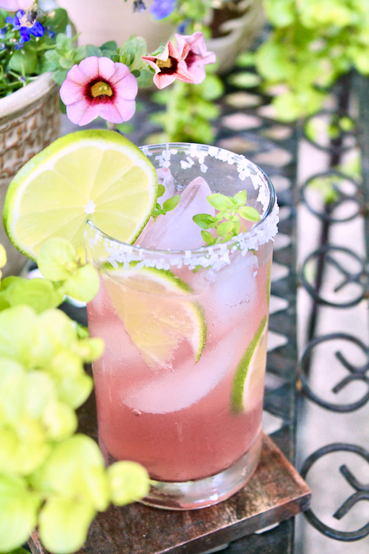 easy pink grapefruit cocktail with whiskey