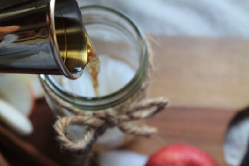 bourbon halloween drink with apple cider and cinnamon