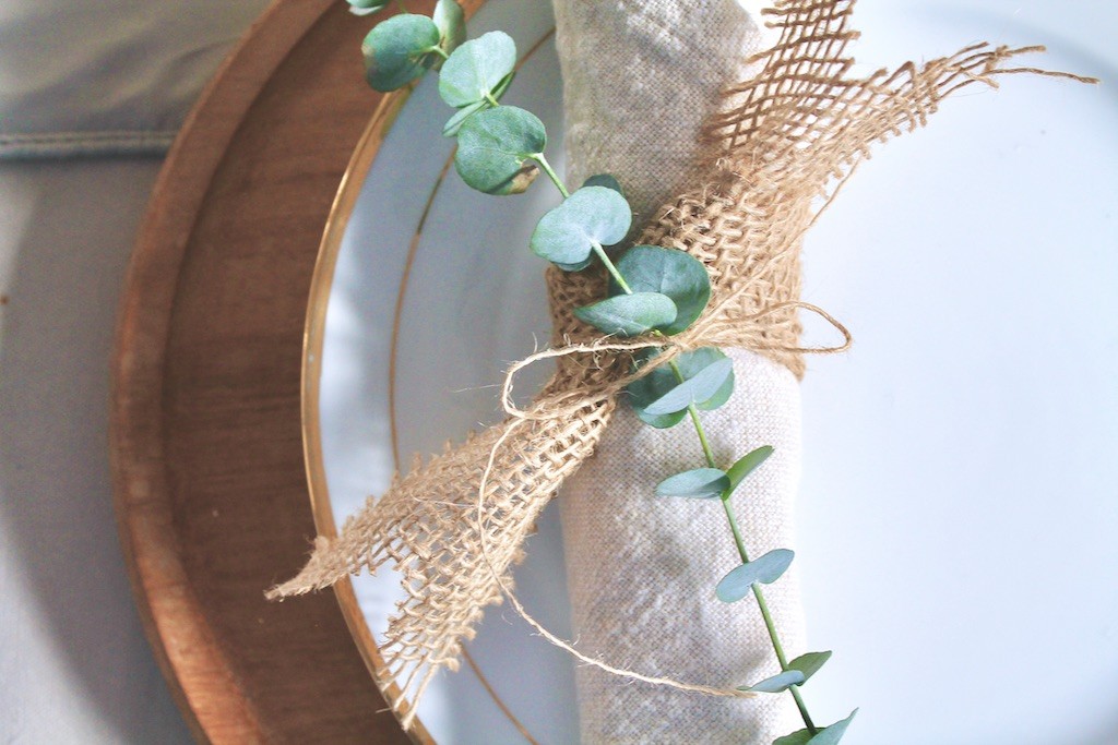burlap and green place settings 