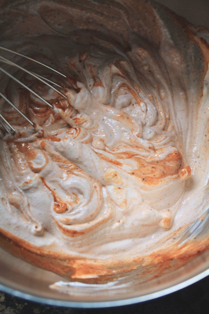 mix sour cream sriracha dip