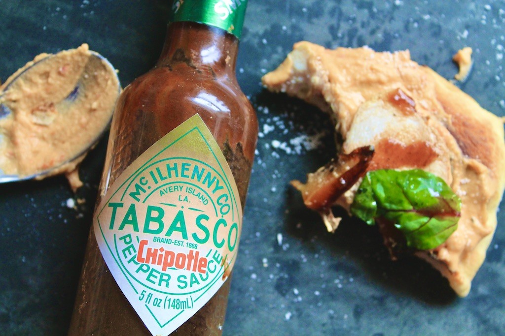 chicken and hummus flatbread with tabasco