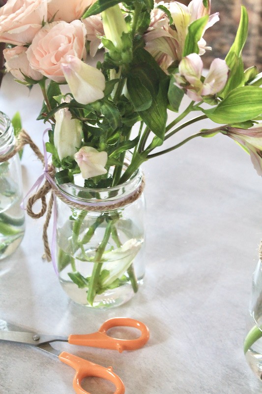 easy farmhouse flowers in mason jars