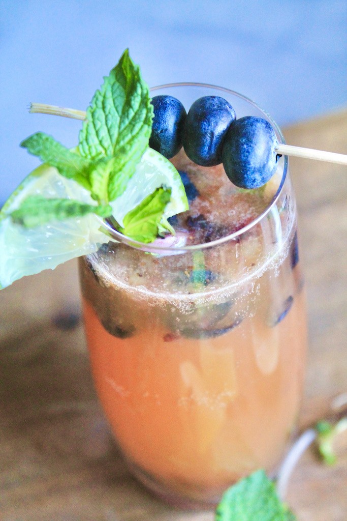 refreshing mango gin fizz