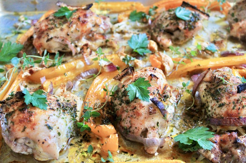 easy sheet pan chicken thighs