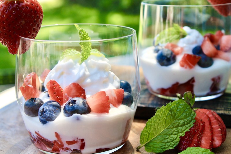 easy fruit and yogurt cups