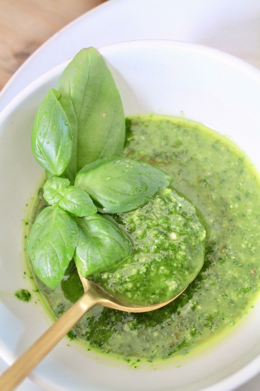 fresh garlic olive oil basil sauce