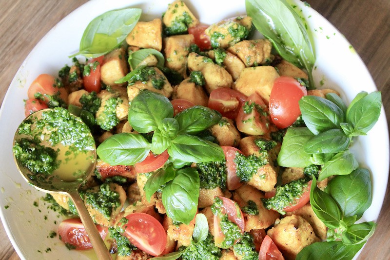 easy curry and cumin chicken with tomatoes and basil