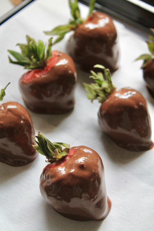 sea salt pistachio chocolate coated strawberries