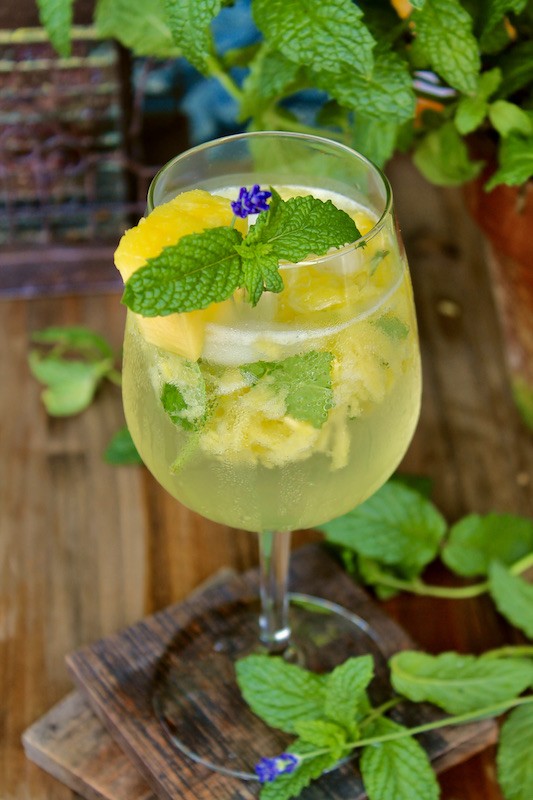 ripe pineapple smash wine spritzer