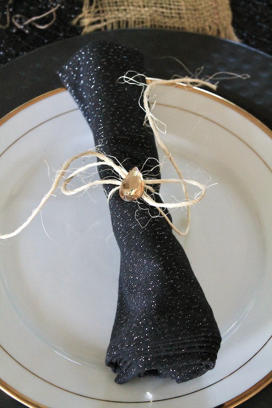 easy place setting halloween table
