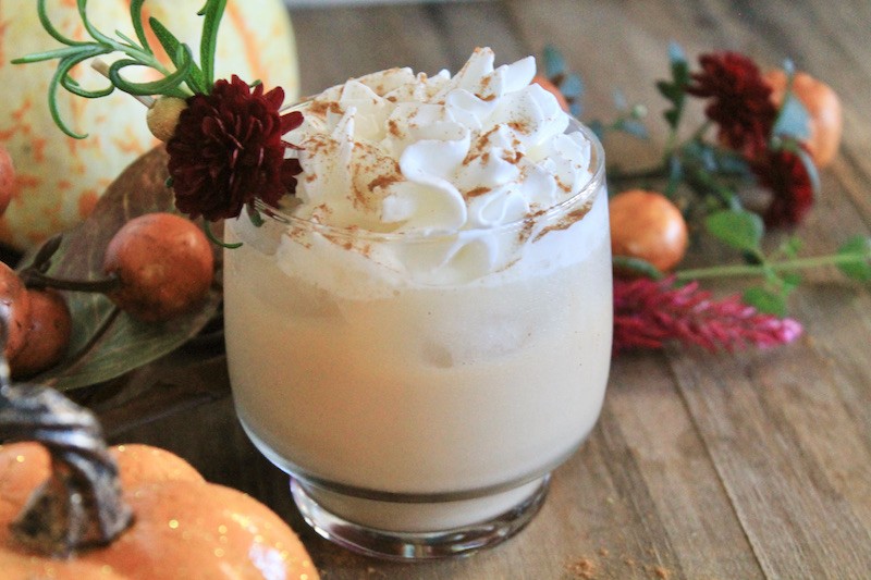 make this easy bourbon egg nog cocktail for the holidays