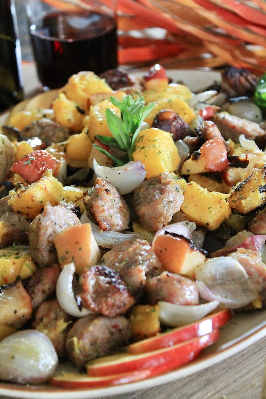 sheet pan sausage with apples and squash