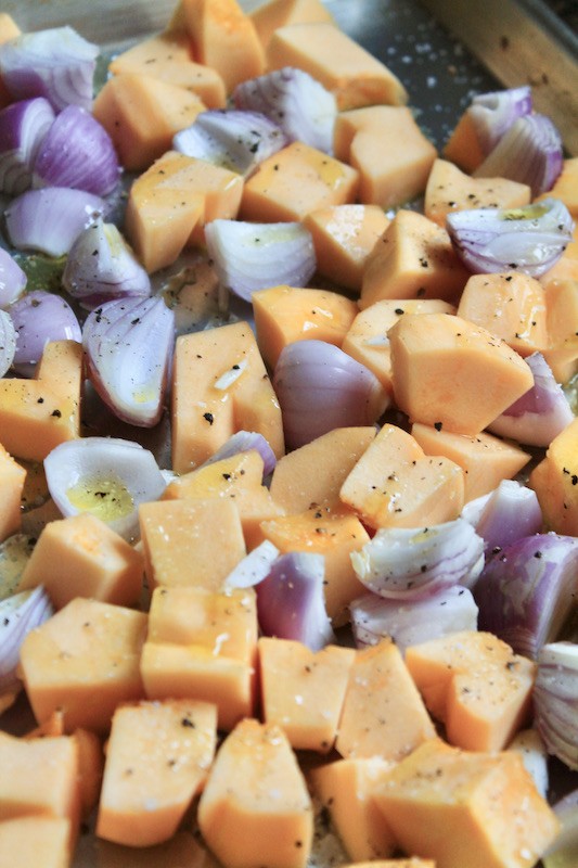 easy sheet pan shallots and acorns squash for an easy fall dinner