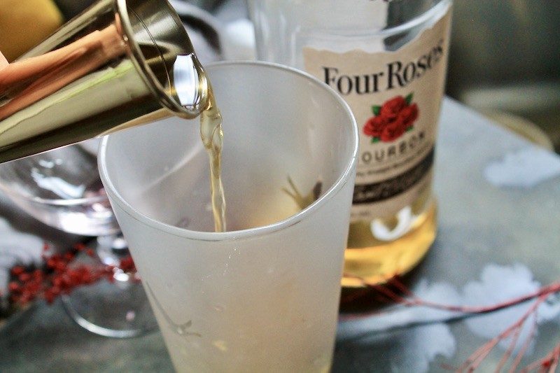 make a sleepy hollow cocktail