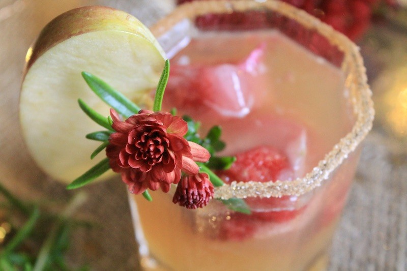 apple christmas cocktail recipe