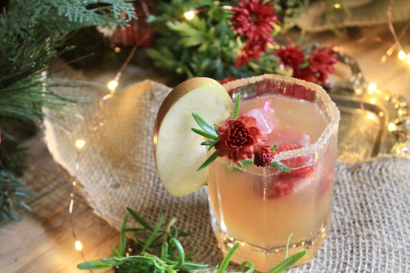 sparkling apple fizz Christmas cocktail