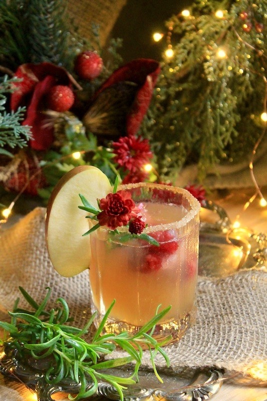 sparkling apple fizz cocktail