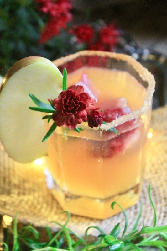 sparkling apple fizz Christmas cocktail
