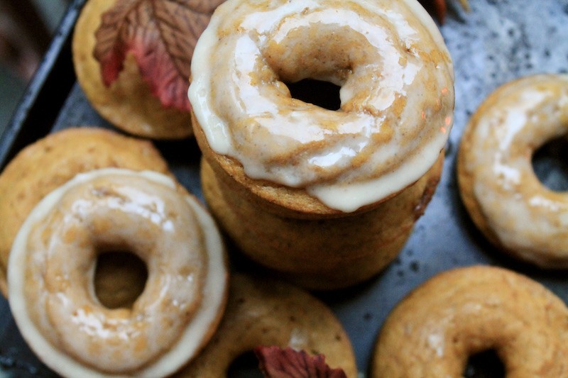 easy oven baked pumpkin spice donuts recipe with glaze