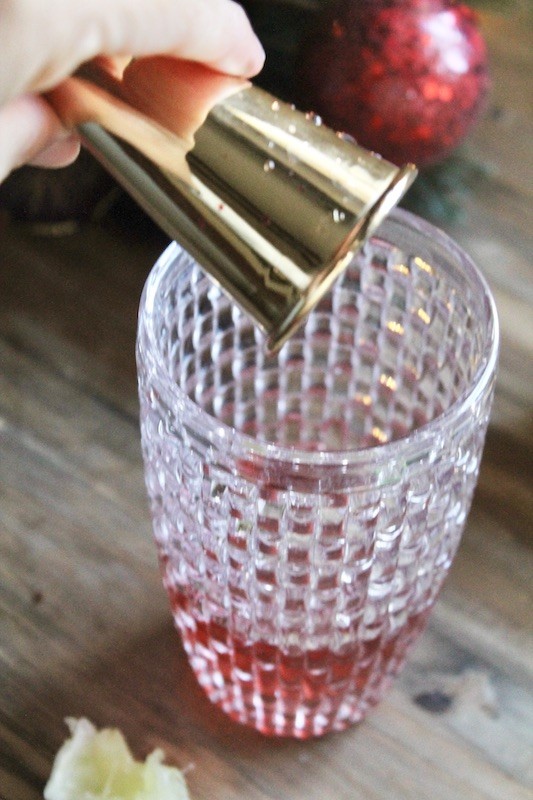 Jingle & Mingle Christmas Prosecco cocktail