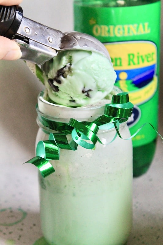 easy shamrock shake for st. patricks day