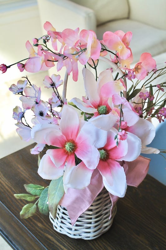 quick dollar store flower spring centerpiece table decor idea