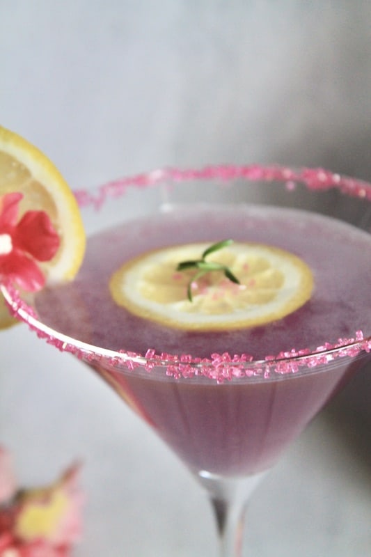 easy empress gin cocktail with ginger and lemon