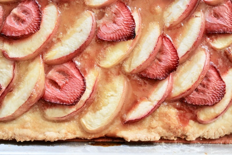 easy strawberry summer tart with nectarines