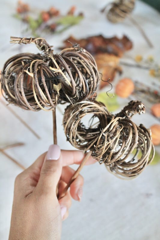 easy fall wreath ideas with pumpkins