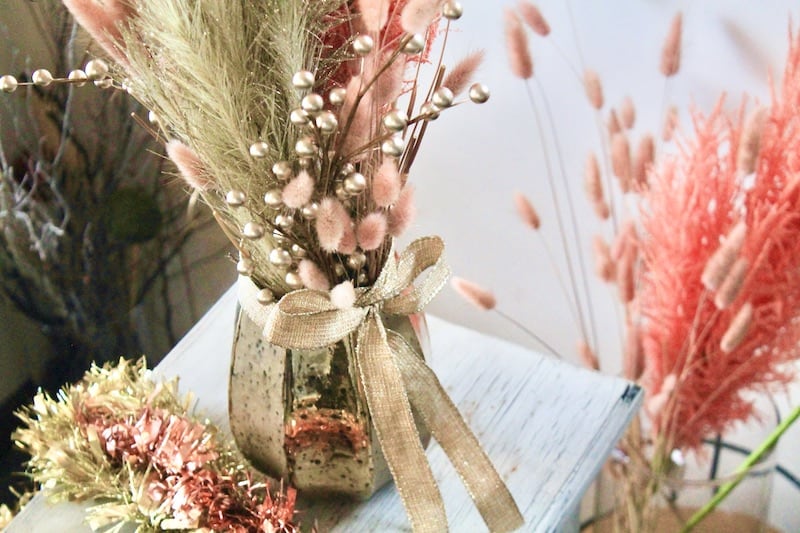nye centerpiece idea in gold and rose gold