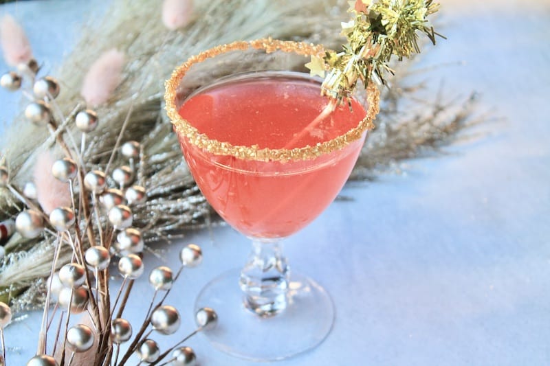 https://www.redwinedragons.com/wp-content/uploads/2022/11/new-years-eve-pink-champagne-cocktail-with-vodka.jpeg