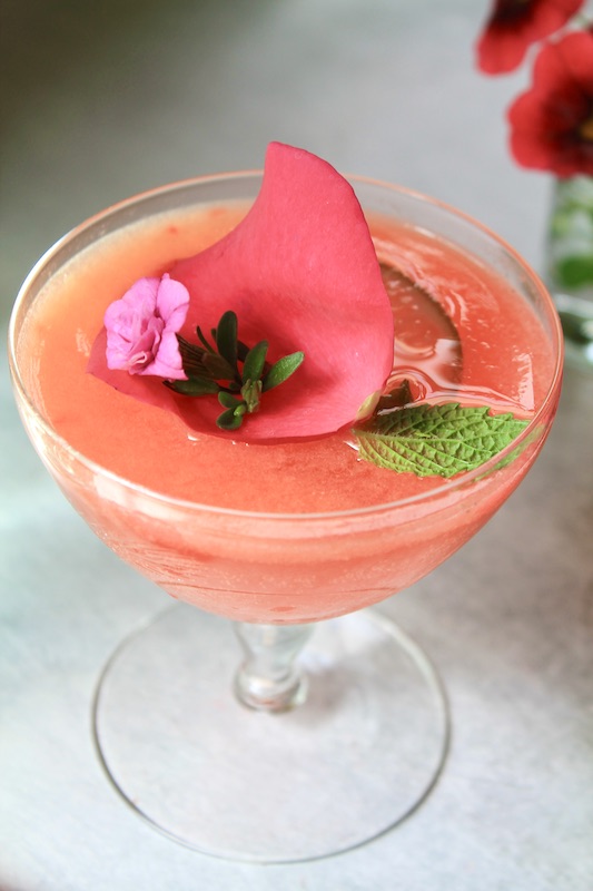 easy strawberry rum bacardi cocktail