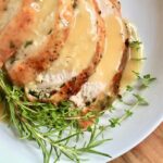 easy Thanksgiving gravy with turkey drippings