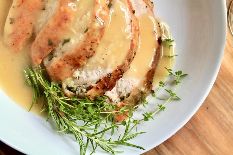 easy Thanksgiving gravy with turkey drippings