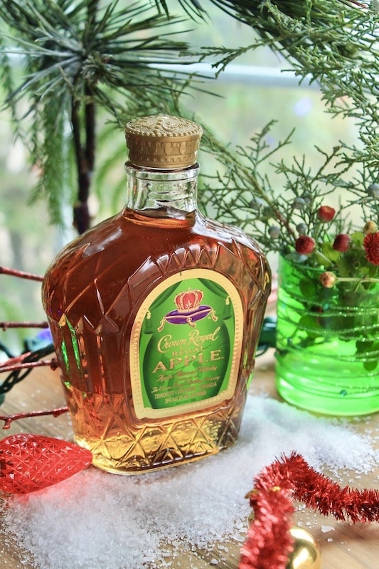 easy apple whiskey moscow mule cocktail for christmas