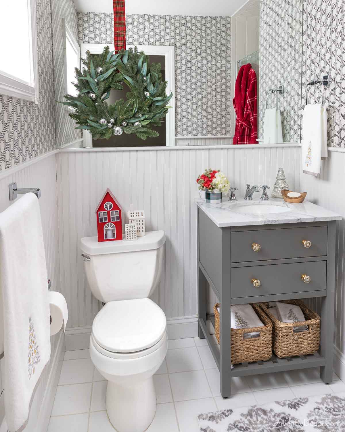 easy bathroom decor for christmas 20 ideas you can use