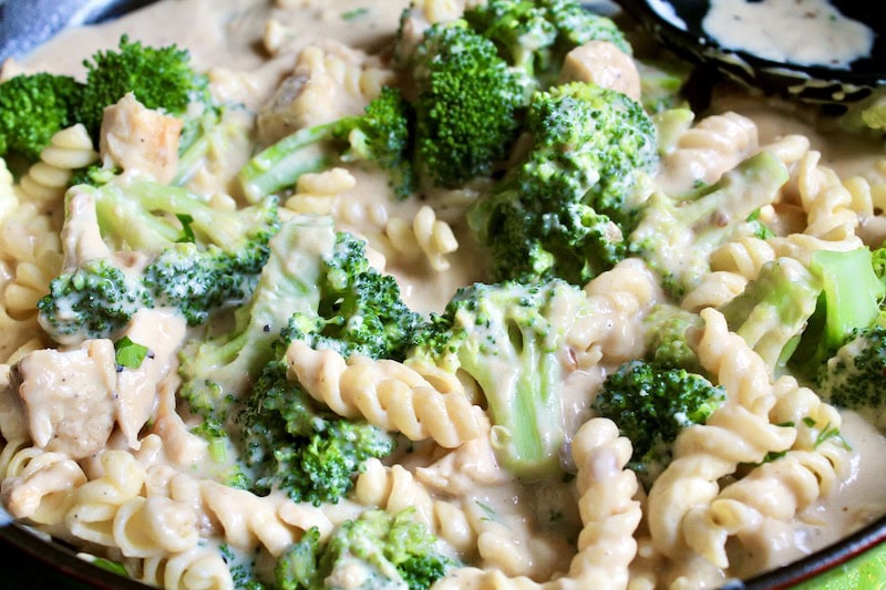 easy pasta with creamy parmesan garlic sauce