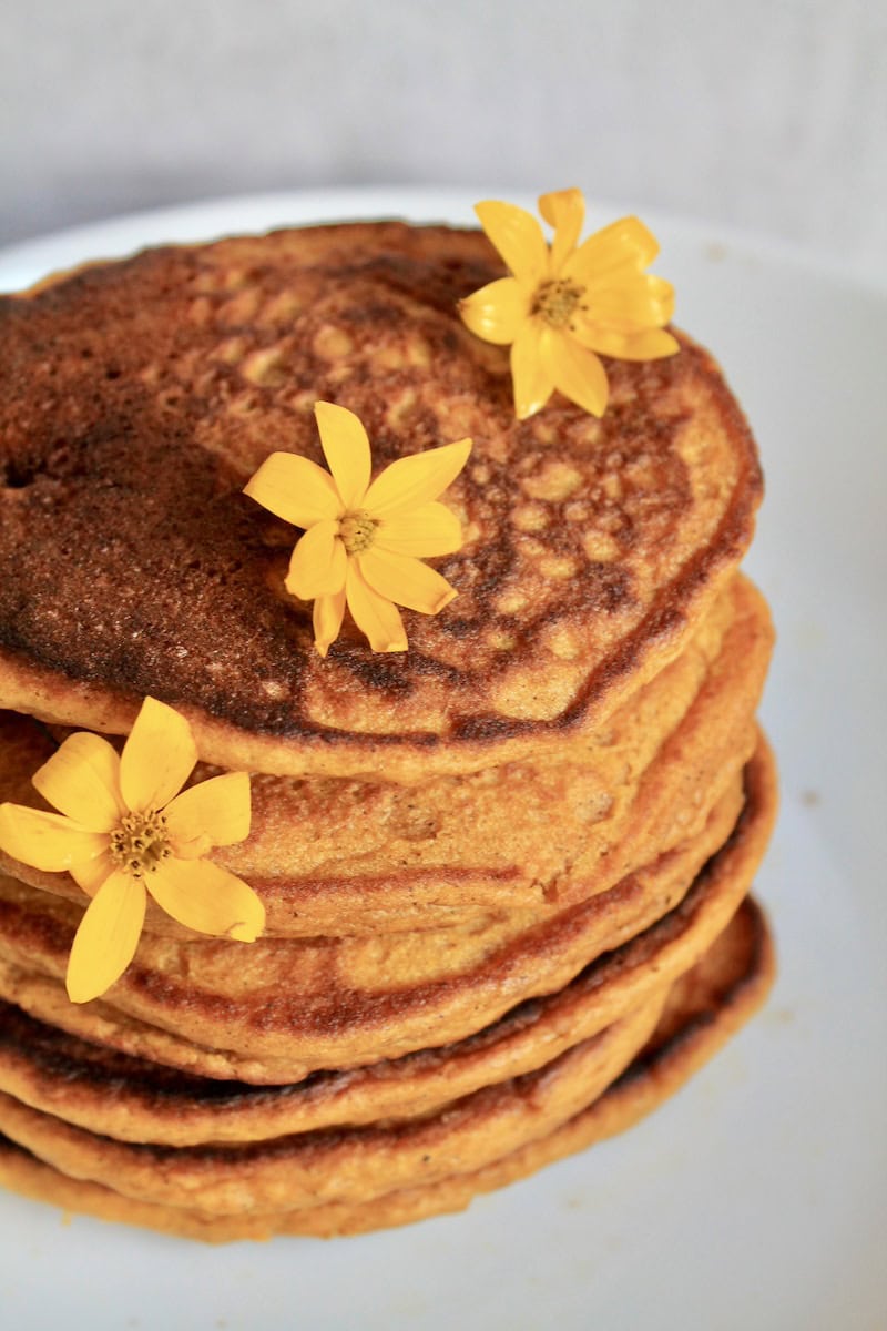 easy pumpkin spice pancakes for fall breakfast ideas