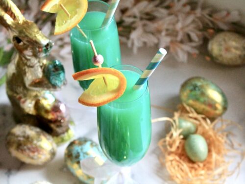 Cute Robin's Egg Easter Mimosas! Easy Champagne Easter drinks