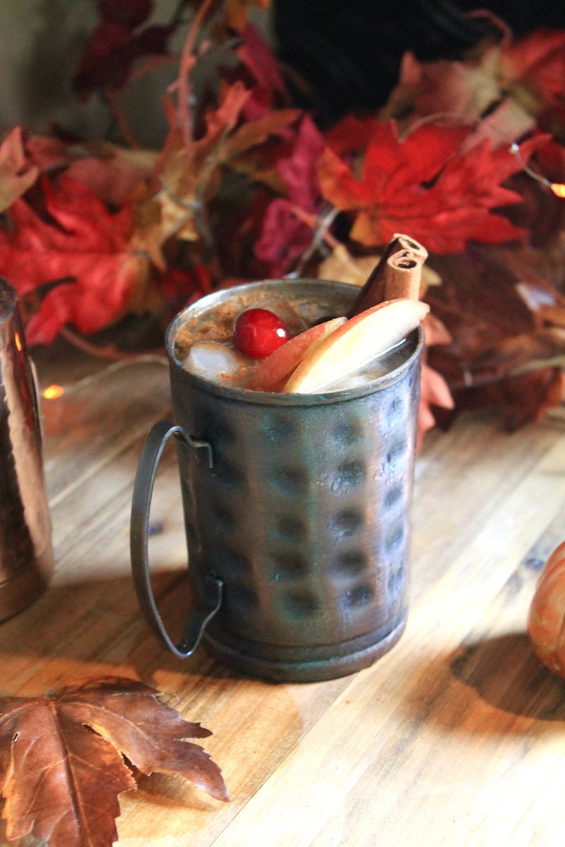 fall cocktail moscow mule with honeycrisp apple juice
