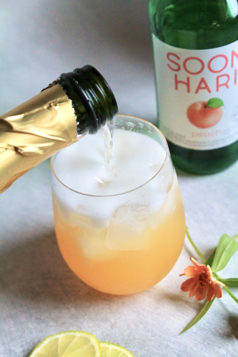 easy peach champagne drink