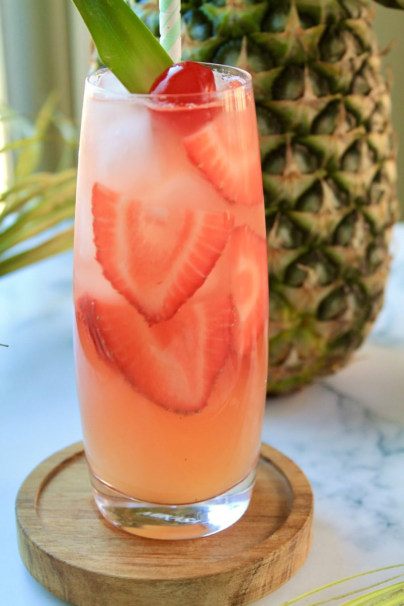 easy vodka pineapple drink