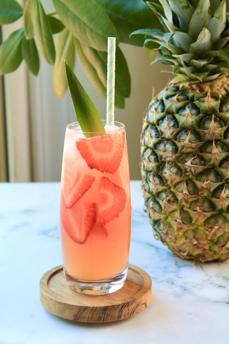 easy vodka pineapple drink