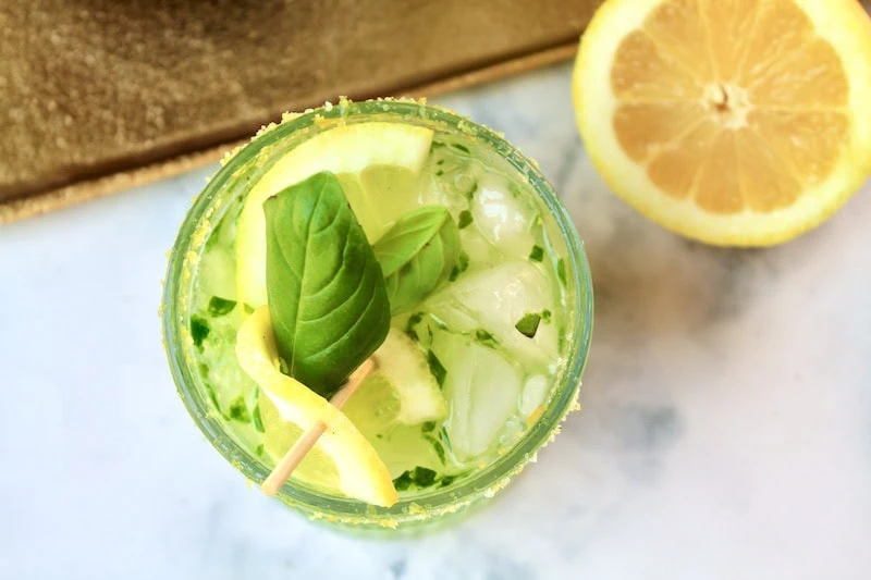 easy summer lemon vodka cocktail