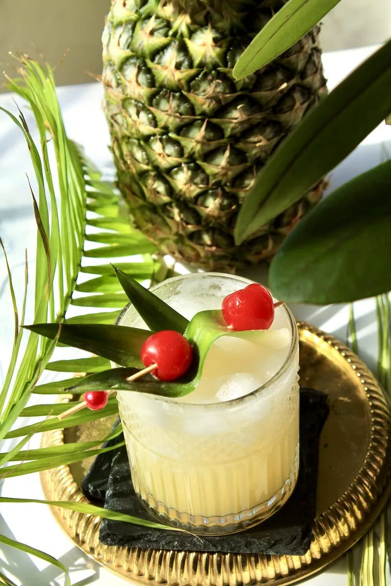 coconut rum drinks with pineapple juice