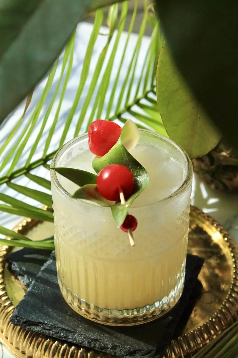 coconut rum drinks with pineapple juice